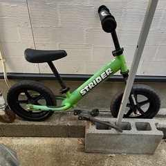売り切れました　ストライダー緑色