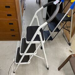 リサイクルショップどりーむ天保山店　No.10985　脚立！　綺麗目♪　折畳みOK!　一家に一台あると便利ですよ♪の画像