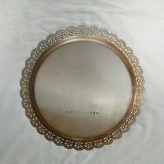 銀仕上げの大きめプレート　直径30cmの画像