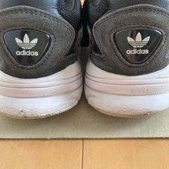adidas Originals FALCON Wの画像