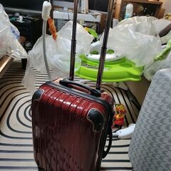 旅行カバン　スーツケース　赤　トラベルバッグの画像