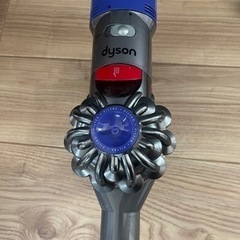 ダイソン掃除機dyson V8 fluffy 専用台付きジャンク品 (guffaw37
