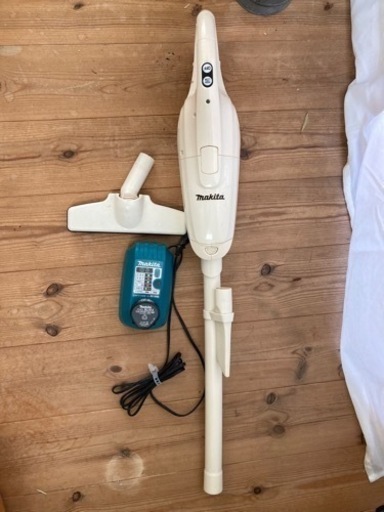 マキタ　makita  CL102D 充電式クリーナー 紙パック(抗菌仕様) 付