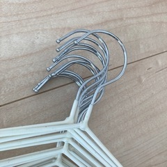 【中古】 ハンガー　28本　ホワイト　白の画像