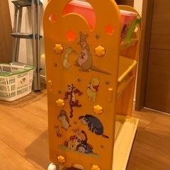 プーさんのおもちゃ箱ラックです。 楽天市場 おもちゃ 収納ラック 3段 くまのプーさん トイステーション （ 収納 棚 収納ボックス おもちゃ箱 キャスター付き 絵本 ラック お片付け 子供部屋 ディズニー Disney プーさん pooh ）: リビングートの画像