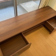 横長、大量収納可能なテレビ台