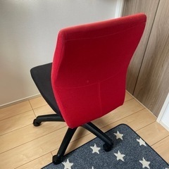 お話中 椅子 の画像