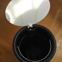 ゴミ箱　ペダル式の画像