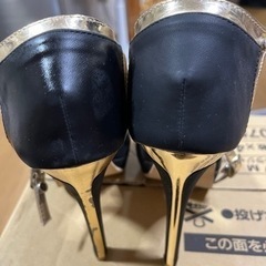 黒のヒールの画像