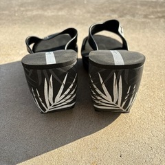 ハワイアンリーフ柄厚底サンダルの画像