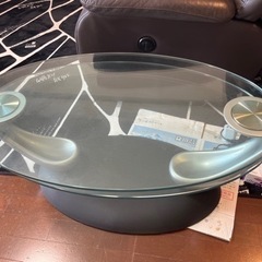 ガラステーブル差し上げます。