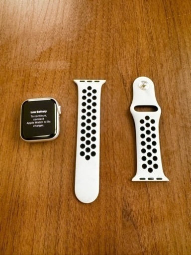 【Apple WatchSE】 NIKE 40mm GPSモデル シルバーアルミ