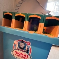プラレール まとめ売り トーマス機関庫付き　値下げ交渉可の画像