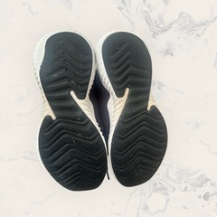 adidas キッズスニーカー 21.5cmの画像