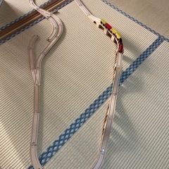 木のレール、電車