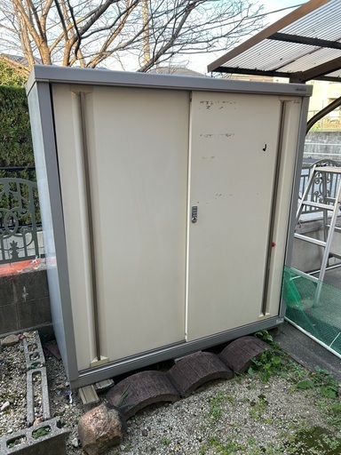 イナバ物置2  鍵なし