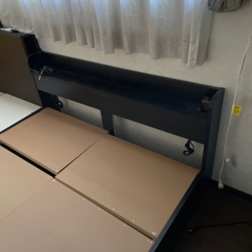 ダブルベッド　木製フレームのみ