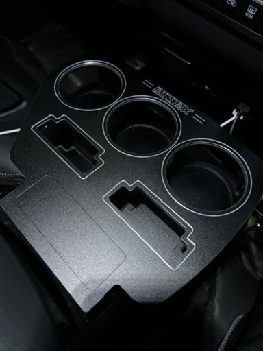 ハイエース　ドリンクホルダー　ESSEX ビレット　フロントカップホルダー