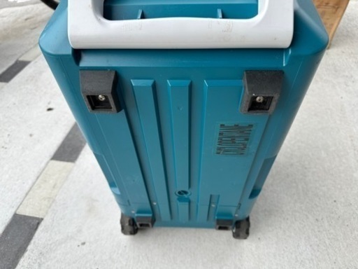 マキタ　makita  充電式保冷温庫　CW180D  動作品　中古
