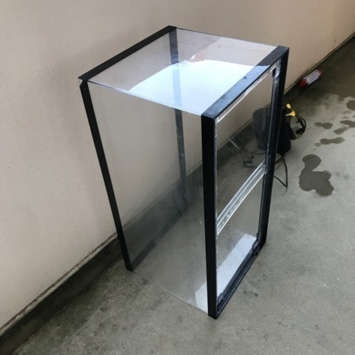 値下げしました。アクリル水槽プラスポンプ