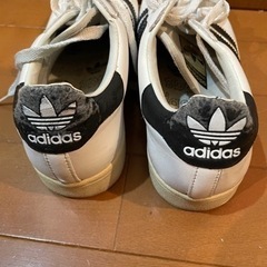 adidasスーパースターの画像
