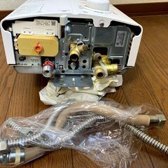 管K-18【愛知県一宮市から/美品】【平日もお渡しできます！】リンナイ製 給湯器 ガス瞬間沸騰機2012年式 都市ガス 3年使用取り外し品 RUS-V53YT（WH） の画像