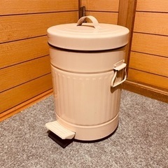 【5月末で処分】ゴミ箱 ペダルペール 5L ペールピンク ふた付...