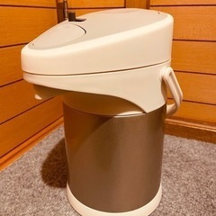 【5月末で処分
】エアーポット 2.5L 保温 保冷 ターンテー...