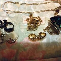 イヤリング　ブレスレット　あげます