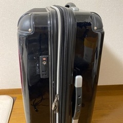 【無料】キャリーケース （大きめ）暗めのネイビー色の画像