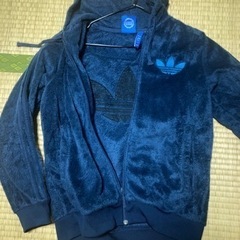 アディダス　パーカーの画像