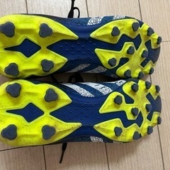 サッカースパイク　アディダス　プレデターの画像