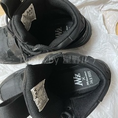 男女兼用　安全靴　24.5㎝　ネクストマンダム　ミドルカットセーフティの画像