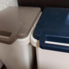 ゴミ箱２つ