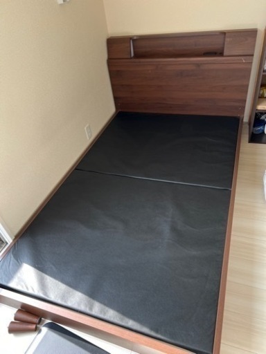 定価６万超えGranz セミダブルのベッドフレーム