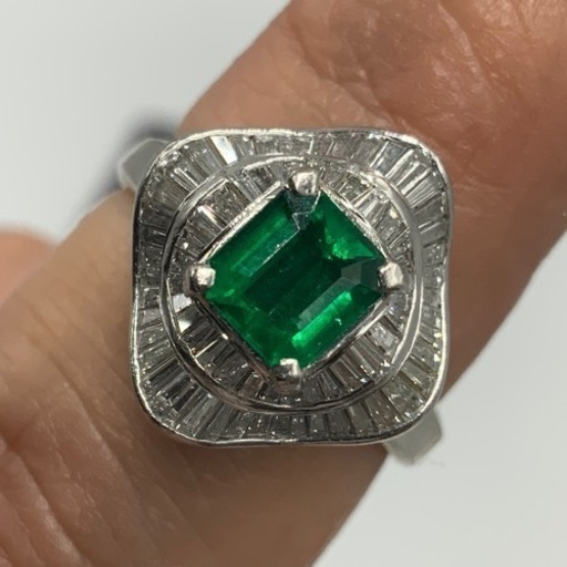 売り切れました。Pt900 プラチナ900 エメラルドリング　ダイヤモンドリング　E0.66 0.73ct