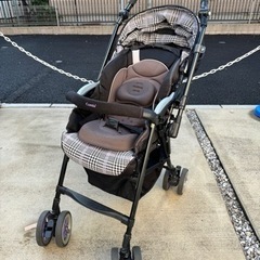 ベビーカー　Combi ディアクラッセオート4キャス