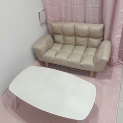 家具 ソファ 3人掛けソファ、テーブル、カーペット、カーテン