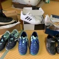 靴いろいろ300円（まとめ買い１足200円）