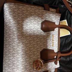 MICHEAL KORSバックの画像