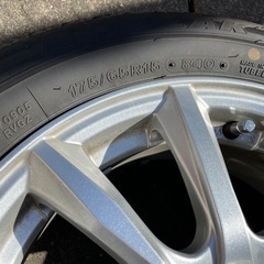 スタッドレスタイヤ ホイール付き 175/65R15 ブリヂストンの画像