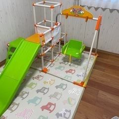 売ります。子供のジャングルジムと滑り台。3000円でお願いします。