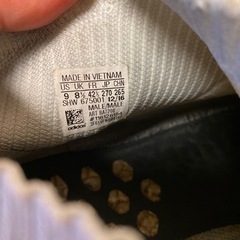 adidas アディダス スニーカーの画像