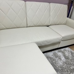 白いソファ　2ヶ月のみ使用。の画像
