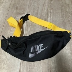 NIKE、ショルダーバックの画像
