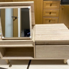 【値下げ中】ミラー付きドレッサーテーブル