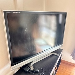 テレビ　SHARP  52型