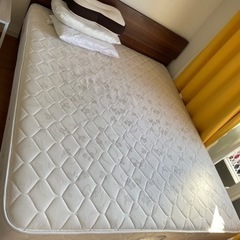 ダブルベッドマット付きの画像
