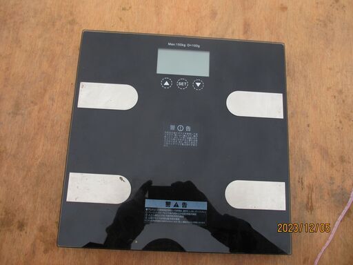 体重組成計：強化ガラス黒：幅２３ｃｍ縦１９ｃｍ：厚み２ｃｍ=１００ｇ～１５０ｇ計測