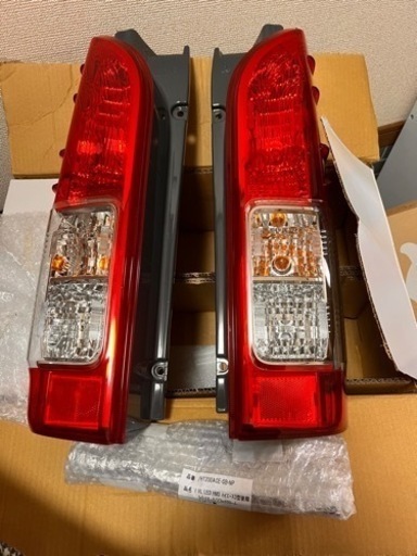 新車外し　ハイエース　テールランプ　ストップランプ